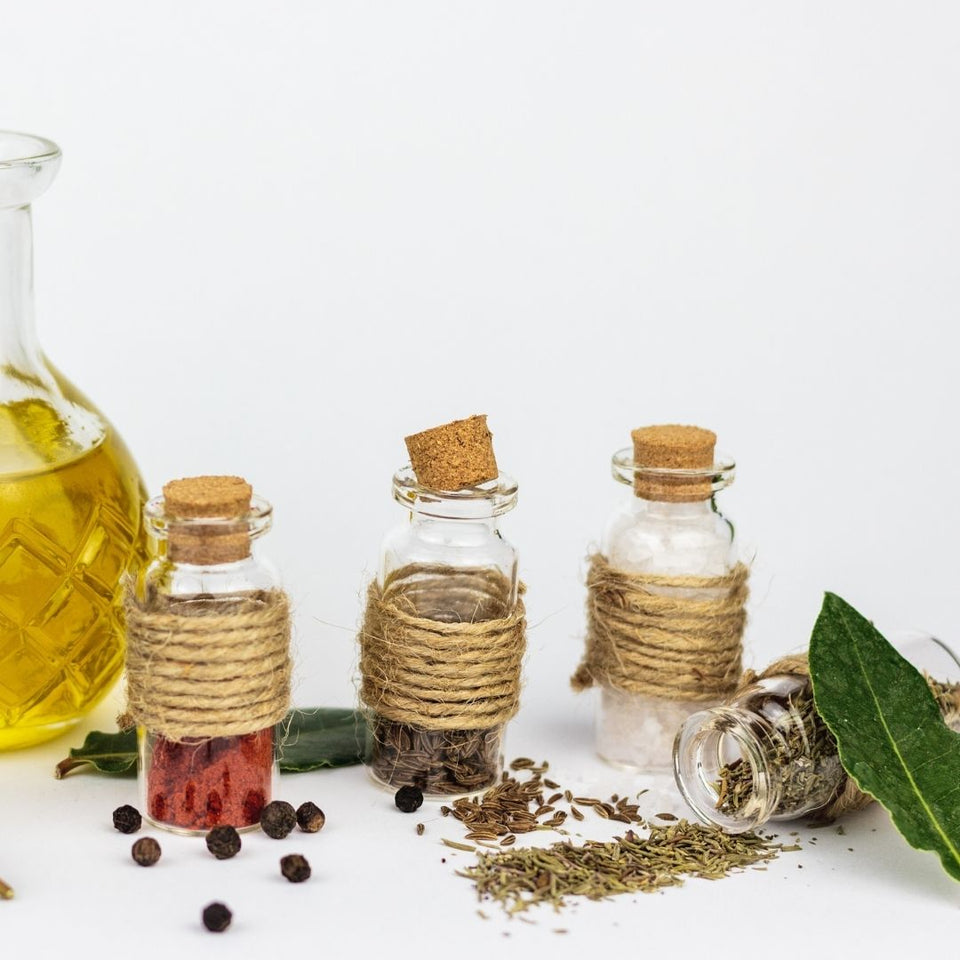 10 Herbs & Spices You Can Find In Your Home That Help Acne-Prone Skin